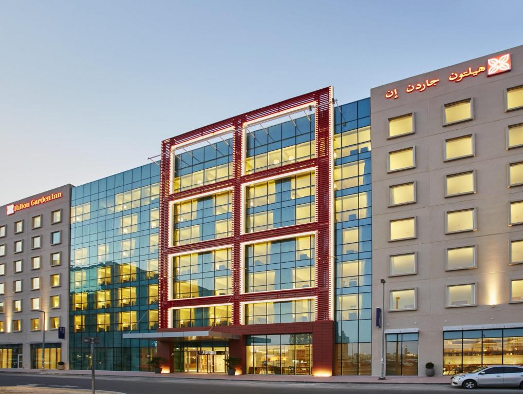 Hilton Garden Inn Dubai, Mall Avenue