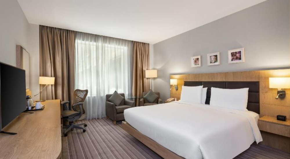 Hilton Garden Inn Dubai, Mall Avenue